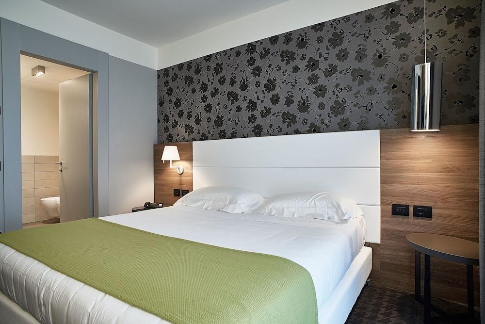 Link124 Hotel Парма Экстерьер фото